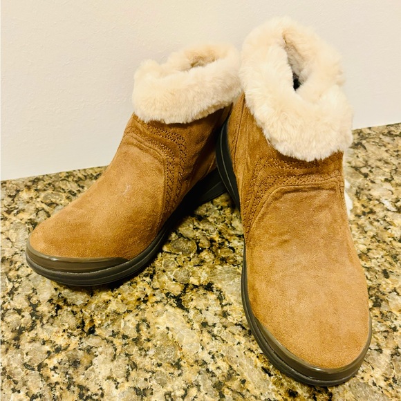 Adorable Suede & Faux Fur Booties - BZees - Picture 4 of 10